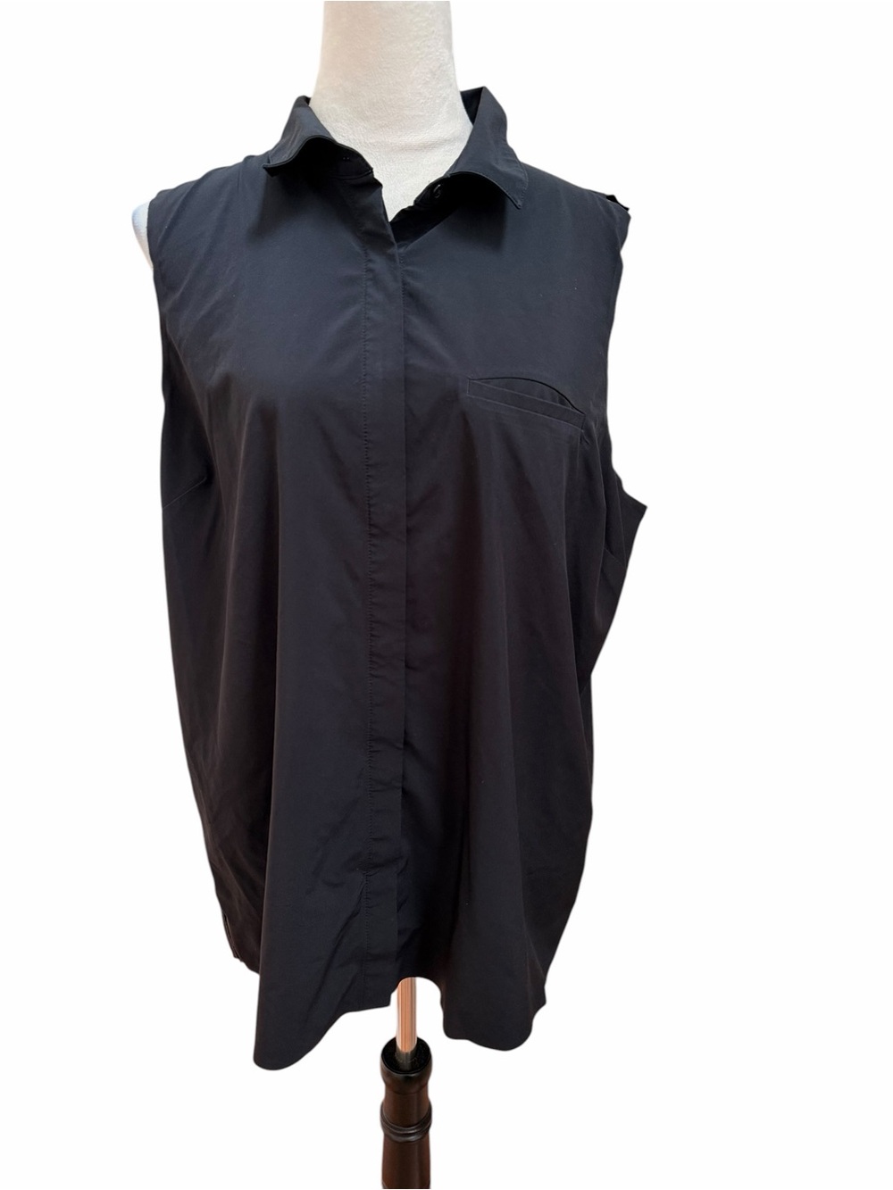 Athleta XL Women’s Sleeveless Black Collared Button-Front Shirt